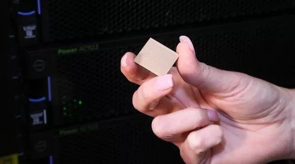 专为AI而生的IBM POWER9服务器现身！power9有什么神奇之处呢